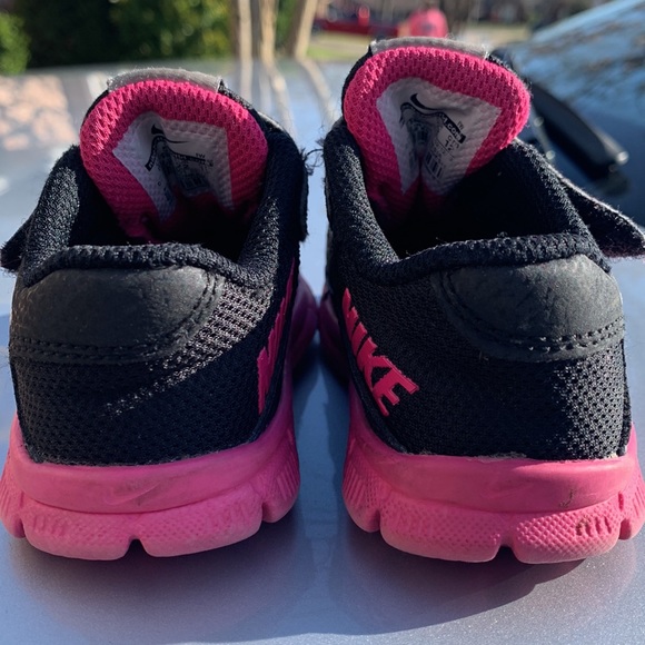 Used toddler girls nikes, good condition! - Picture 3 of 6